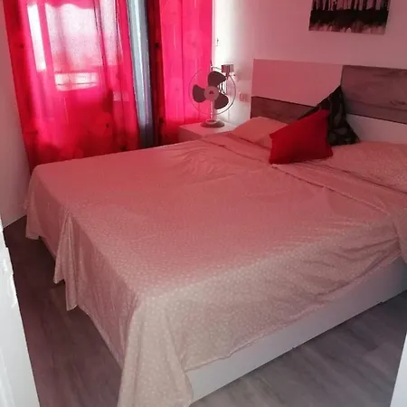 Fantastic 1-bedroom With Sea View