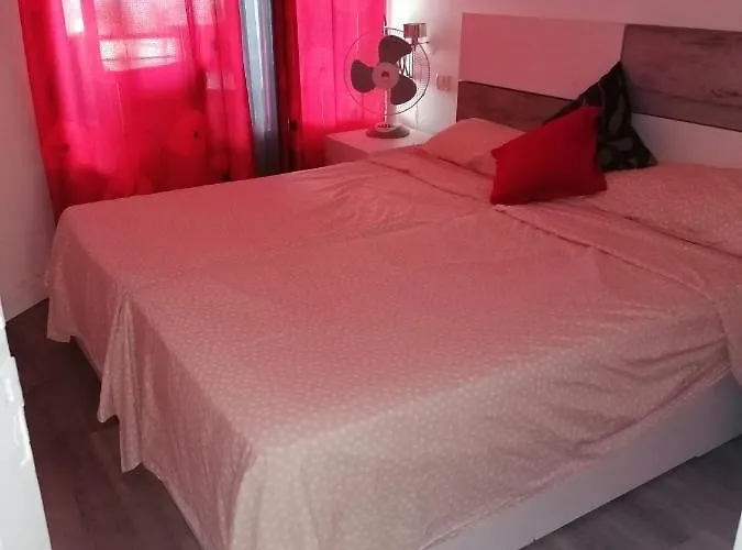 Fantastic 1-bedroom With Sea View